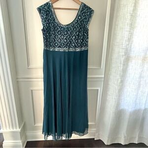 J Kara Beaded Short Sleeve Long Evening Gown With Scoop Neck and Back 16W NWT